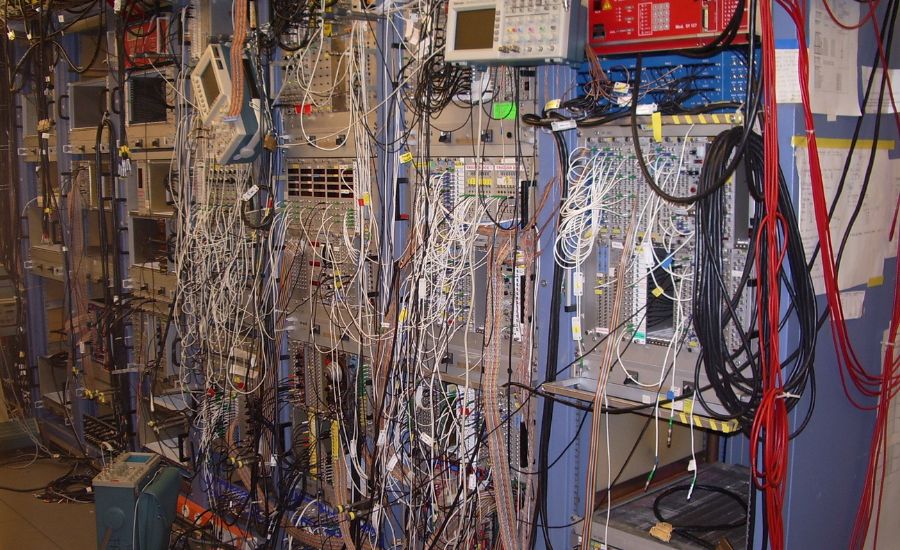 Elektronická aparatúra ku TPC detektorom na FRS v GSI Darmstadt.