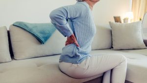 Bolesť chrbta. Zdroj: iStock.com/Jelena Stanojkovic
