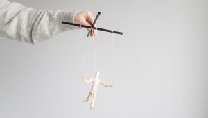 Drevená bábka. Zdroj: iStock.com/Irina Shatilova