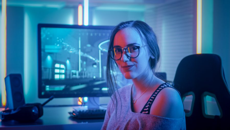 IT zahŕňa aj kreatívne vytváranie webov, digitálnych kampaní, počítačových hier, projektový manažment alebo testovanie funkčnosti webov. Ilustračný obrázok. Zdroj: iStock.com/gorodenkoff