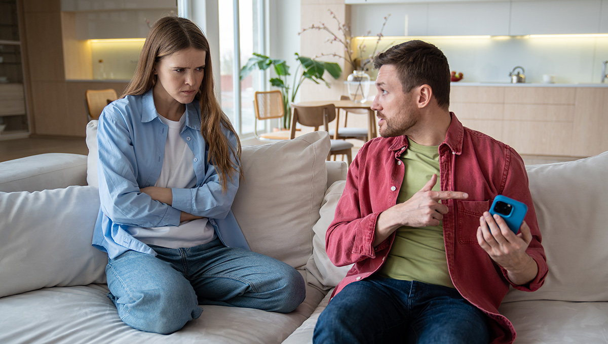 Manipulátori sú vo vnútri veľmi zraniteľní a vystrašení, a zvyčajne si neveria. Zdroj: iStock.com/Dima Berlin