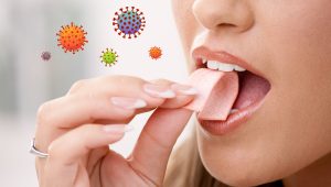 Vírusy a žuvačka. Zdroj: iStock.com/nyul a iStock.com/Tetiana Lazunova