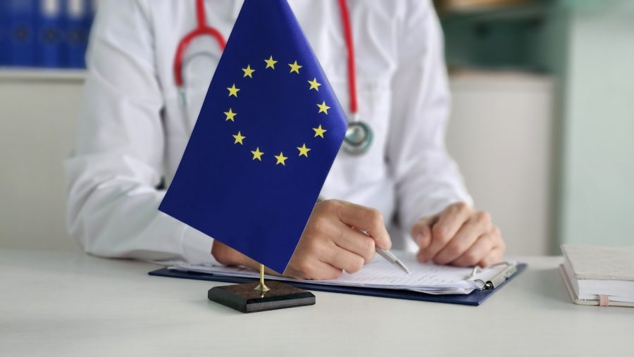 Europsky zdravotnícky koncept. Zdroj: iStock/Nadzeya Haroshka