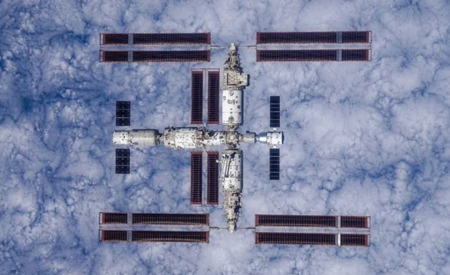 Čínska vesmírna stanica Tiangong obieha okolo Zeme.