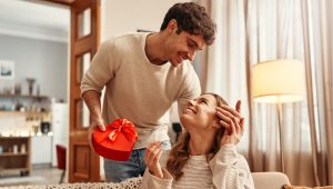 Odborníci skúmali, či biologické pohlavie ovplyvňuje výskyt, priebeh a prejav romantickej lásky. Zdroj: iStock/Valerii Apetroaiei