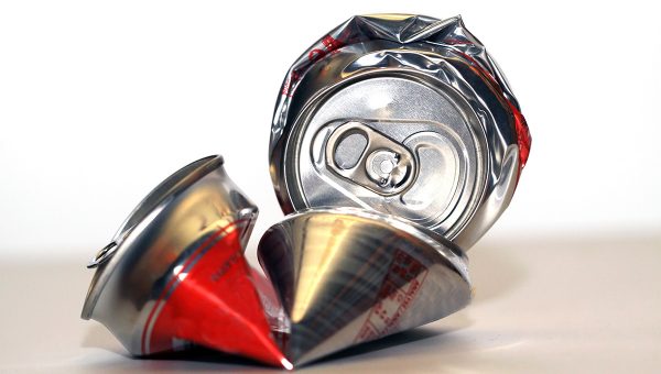 Plechovky. Zdroj: iStock.com/Mayerberg