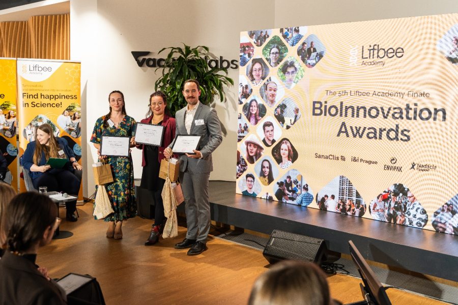 Zľava: Mgr. Simona Papežíková, PhD., Mgr. Marta Karchňáková a Mgr. Denis Bede, PhD.. Zdroj: Lifbee Academy