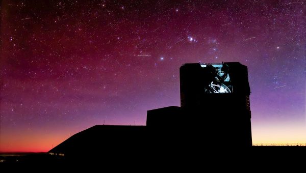 Obloha posiata hviezdami nad observatóriom Vera Rubin.