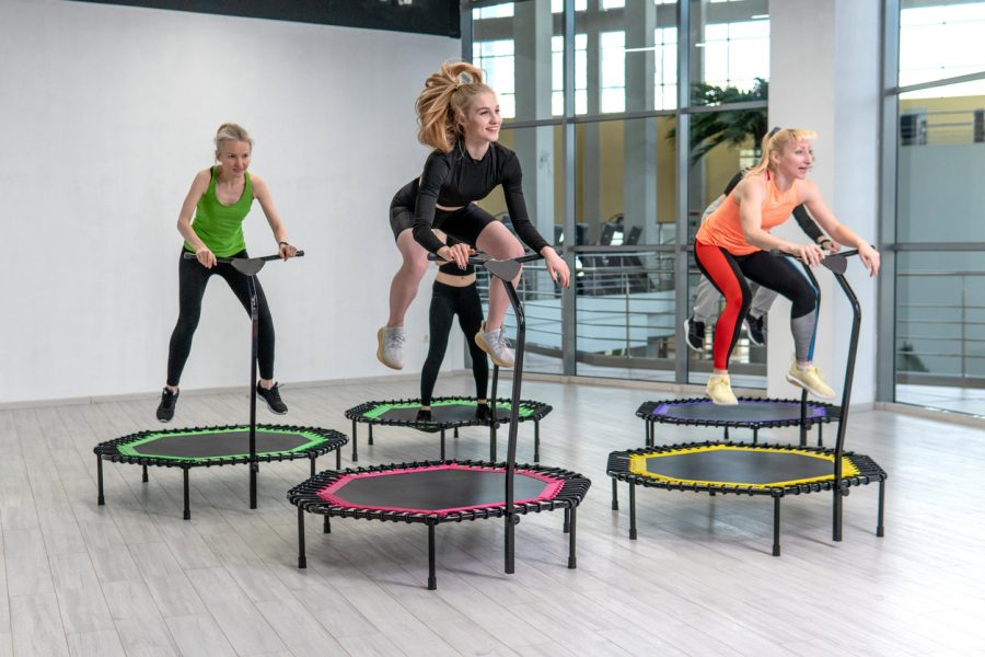 Rebounding - fitness skákanie na trampolíne. Zdroj: iStock/Ilya Lyubchenko
