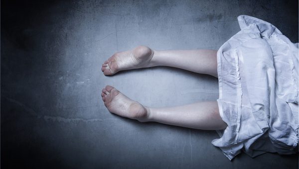 Mŕtve telo z hororu. Zdroj: iStock.com/marcogarrincha