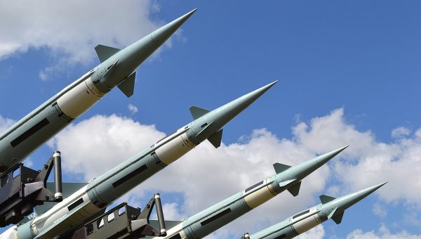 Vojenské rakety. Zdroj: iStock.com/3D_generator