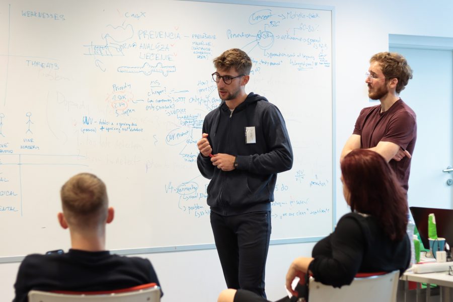 Brainstorming účastníkov Lifbee. Zdroj: Timea Havetová