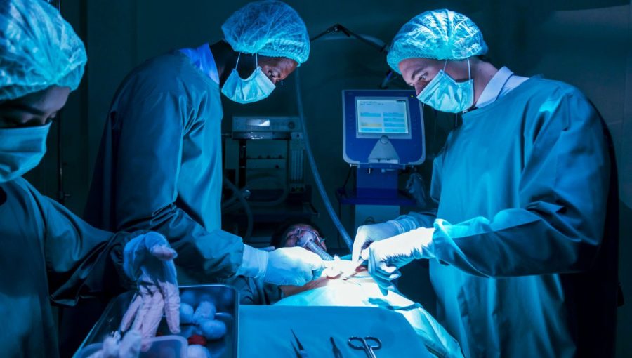 Operácia pacienta. Zdroj: istock/Akarawut Lohacharoenvanich