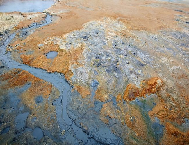 Na Islande tím našiel niekoľko prieduchov. Ich analýza by mohla pomôcť s analýzou dát z marťanských roverov. 