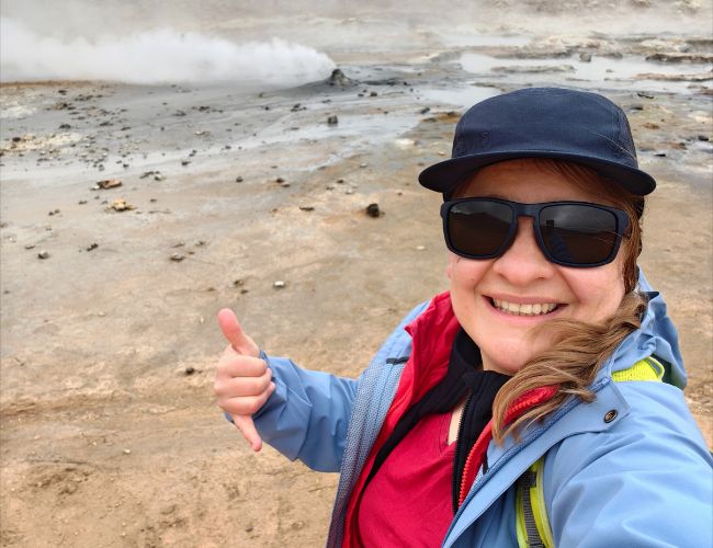 Astrobiologička Michaela Musilová počas expedície s NASA na Islande. 