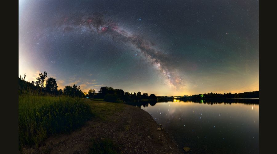 Pohľad na Mliečnu cestu nad Sečsskou priehradou.