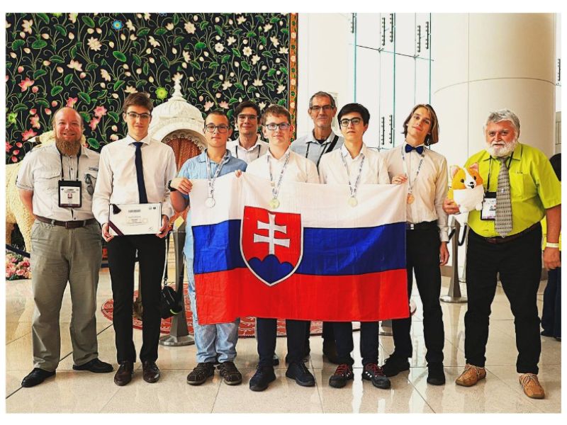 Pre Slovensko študenti vybojovali a domov si odnášajú jedno čestné uznanie, bronzovú medailu, dve strieborné a i jednu zlatú medailu.