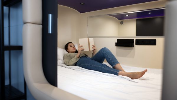 Izba ako kapsula v hosteli. Zdroj: iStock.com/Liudmila Chernetska