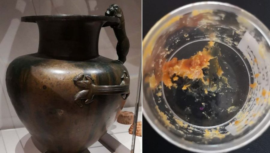 Starogrécka bronzová nádoba a zvyšky starobylého medu.