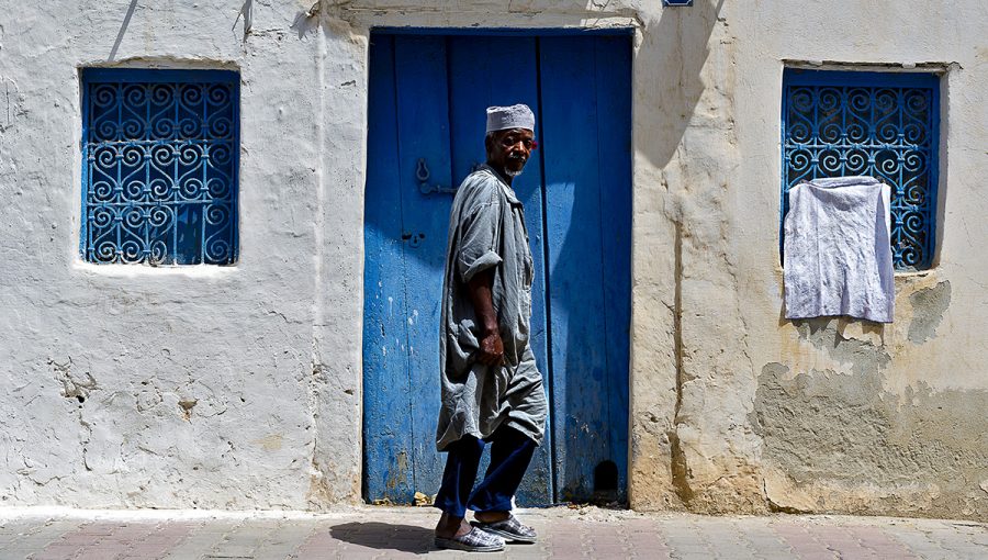 Obyvateľ mesta Souk Houmt na tuniskom ostrove Djerba. Zdroj: iStock.com/BTWImages