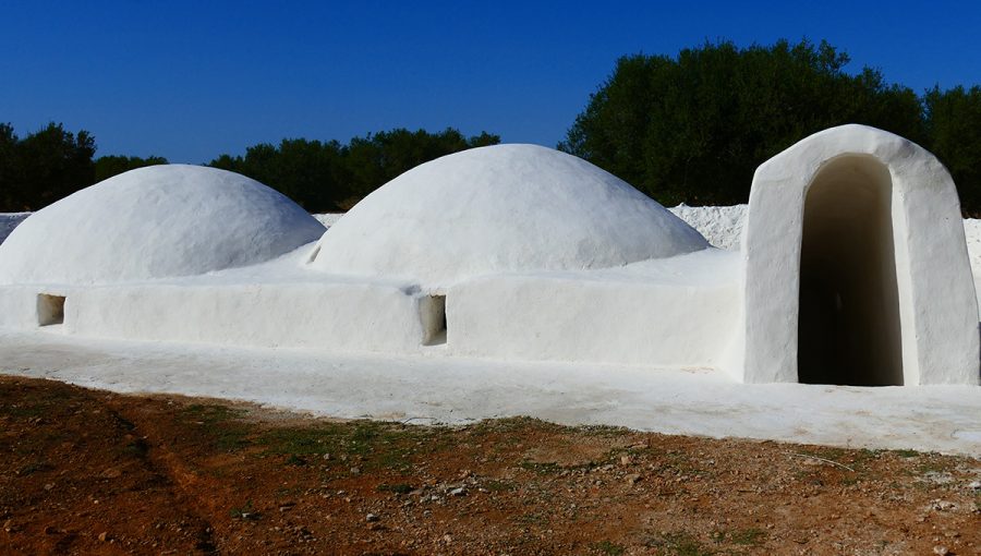 Podzemná mešita v dedine Seidoukech na tuniskom ostrove Djerba. Zdroj: iStock.com/Jannick Tessier