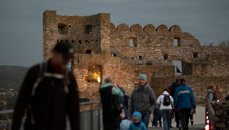 Zatmenie Mesiaca na hrade Devín
