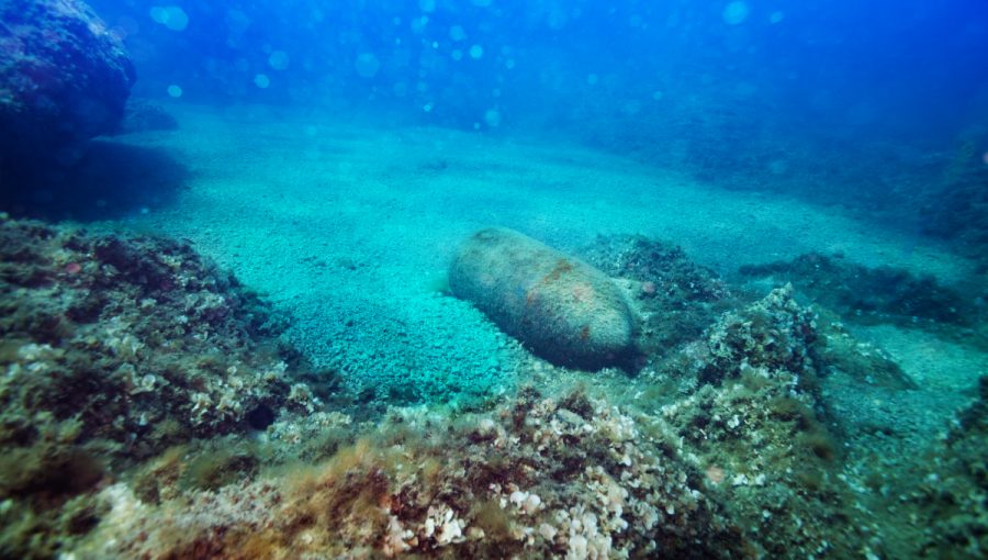 Stará munícia v mori. Zdroj: iStock.com/SerrNovik