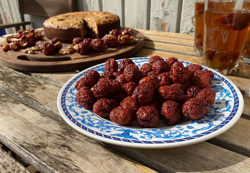 Sušené jujuby sa používajú v rôznych formách a produktoch, ako sú koláče, čaje a polievky.