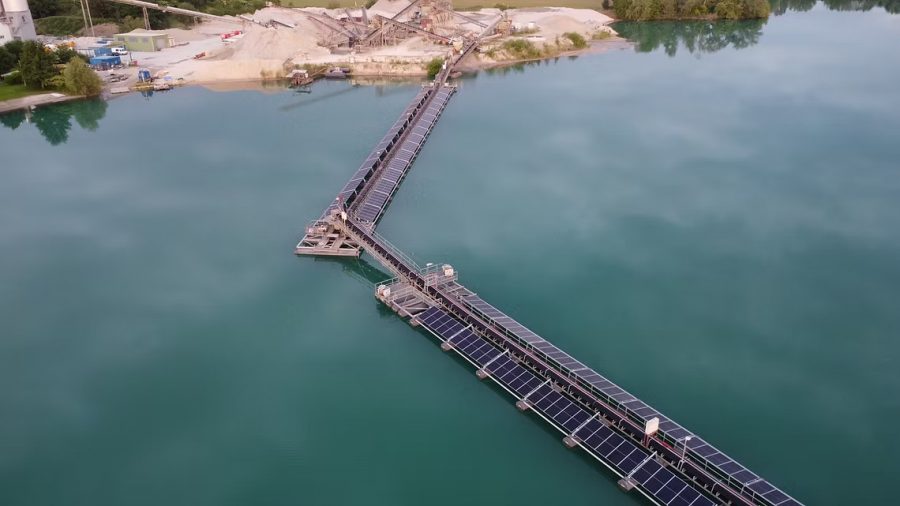 Solárne moduly okolo bežiaceho pásu. Zdroj: SINN Power 