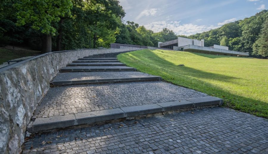Krematórium v Bratislave, dielo renomovaného architekta Ferdinanda Milučkého. Zdroj: marianum.sk