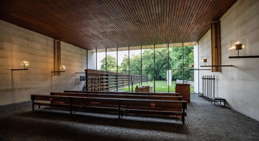 Krematórium v Bratislave, dielo renomovaného architekta Ferdinanda Milučkého. Zdroj: marianum.sk