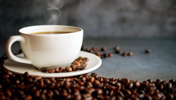 Káva. Zdroj: iStock.com/Narong KHUEANKAEW