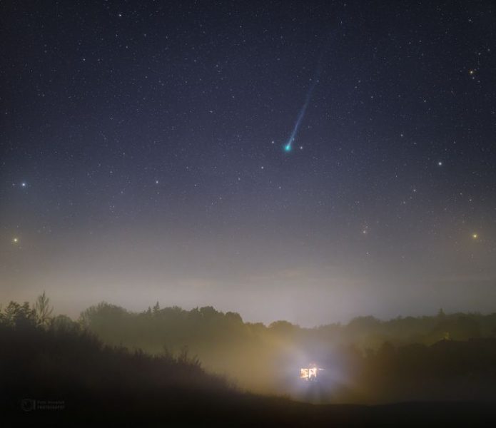 Zjasňujúca kométa C/2025 A6 Lemmon.