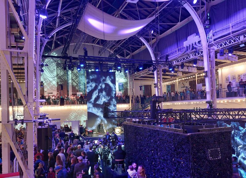 Stará tržnica v Bratislava opäť žila vedou, experimentmi a prednáškami. O prácu vedcov bol veľký záujem.