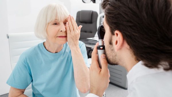 očné vyšetrenie. Zdroj: iStock/peakSTOCK