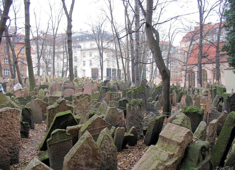 Pohľad na židovský cintorín v Prahe.
