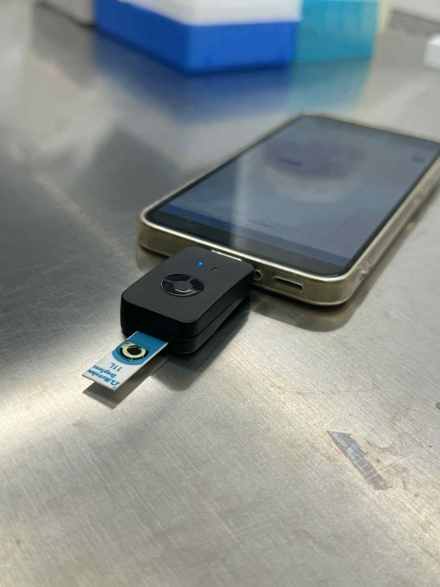 Mobilný telefón a biosenzor.