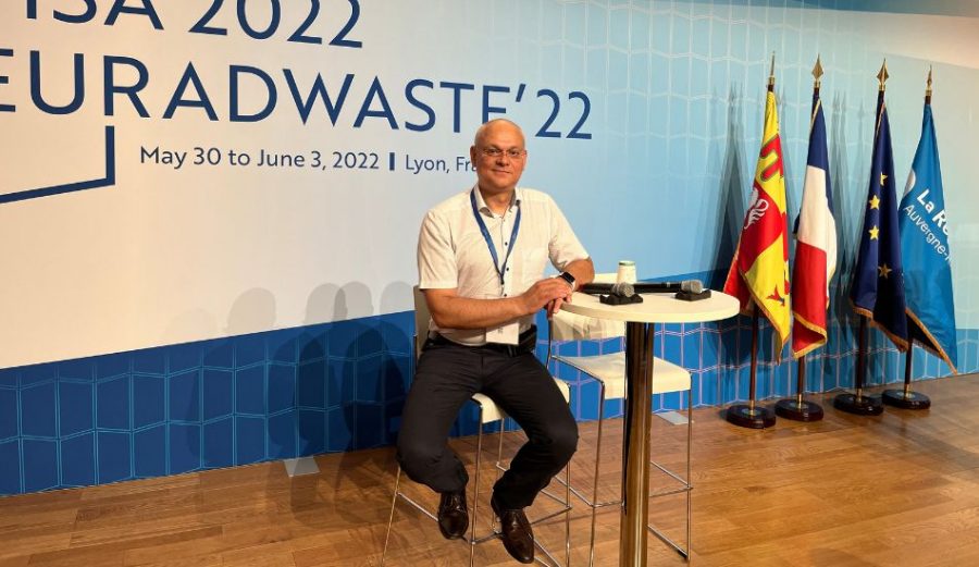 Branislav Hatala na medzinárodnej konferencii FISA 2022 EURADWASTE´22 vo francúzskom Lyone. 