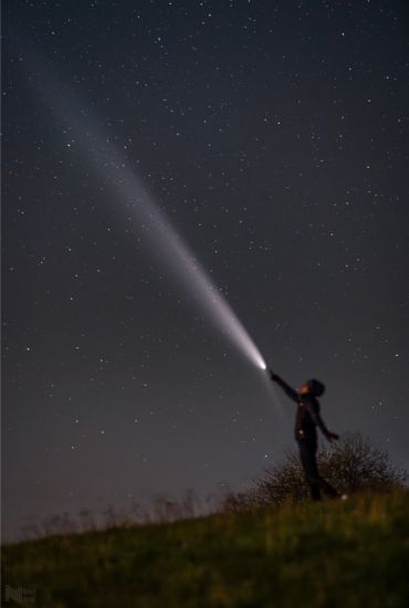 Foto s názvom „Dotyk kométy“.