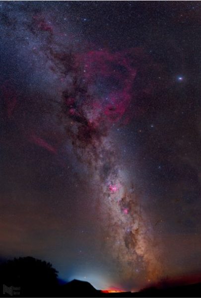 Gumova hmlovina, Eta Carinae, Loď Argo a Južný kríž v jednom zábere.