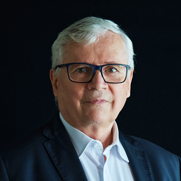 Drhc. mult. prof. Ing. Juraj Sinay, DrSc.