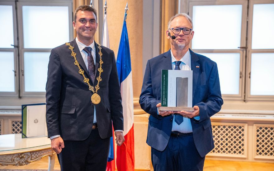 Predseda SAV Martin Venhart a francúzsky fyzik Christophe Marcenat.