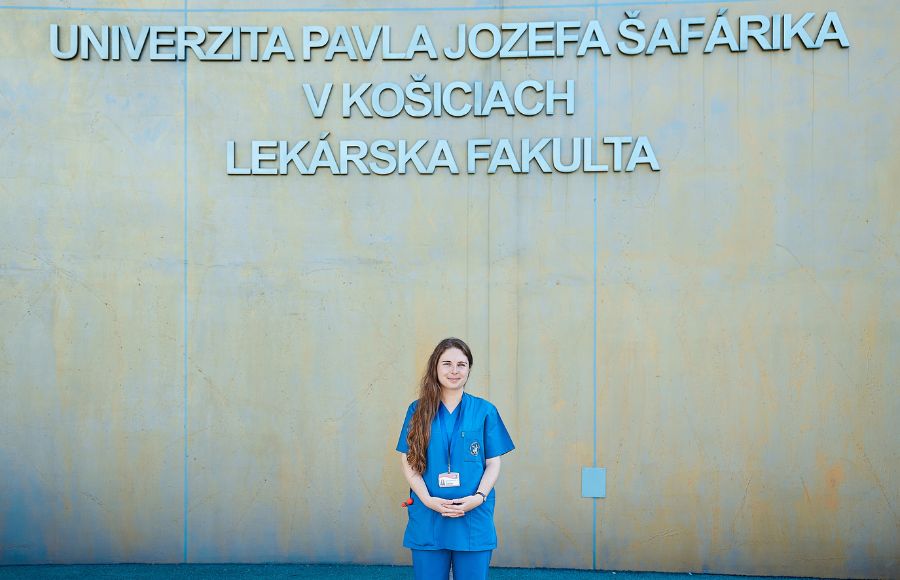 Laureátka ocenenia Cena za vedu a techniku 2025 Kristína Kulcsárová pôsobí ako lekárka, odborná asistentka, počas semestra učí študentov a popritom pracuje aj na výskumných projektoch.