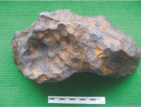 Železný meteorit Smolenice s hmotnosťou 13,95 kg