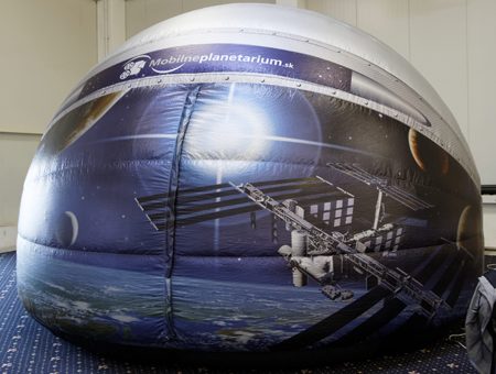 Mobilné planetárium v rámci interaktívnej výstavy Veda netradične – Týždeň vedy a techniky na Slovensku