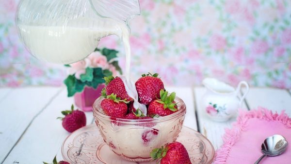 Ilustračný obrázok: Ovocný mliečný pohár (Zdroj: Pixabay/JillWellington)