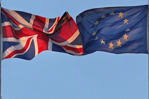 zástavy EÚ A UK