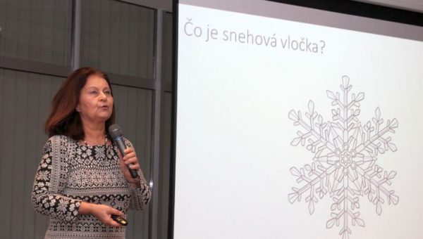 Hosťom Bratislavskej vedeckej cukrárne v januári 20187 bola doc. RNDr. Daniela Velichová, CSc.