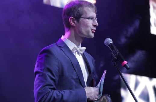 Doc. MUDr. Matej Škorvánek, PhD. počas preberania ocenenia