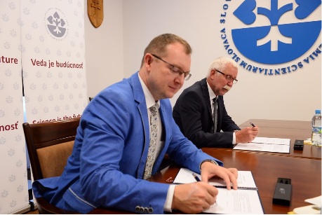 Podpis Memoranda o spolupráci medzi SAV a UMB BB.